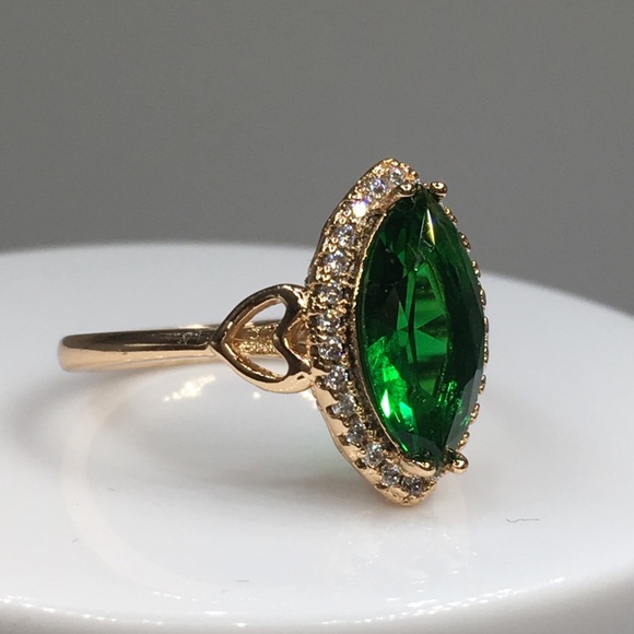 18k yellow gold emerald engagement wedding ring - Picture 4 of 8